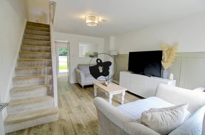 3 bedrooms house for sale in Crawley, United Kingdom - Image 3