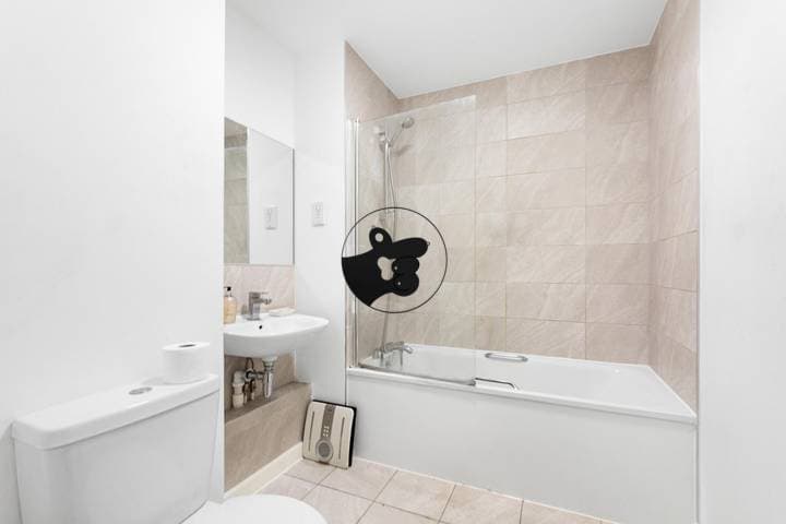 1 bedroom apartment for sale in London, United Kingdom - Image 11