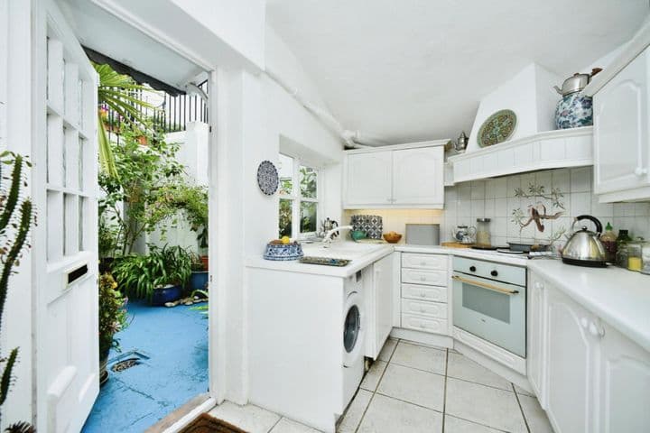 2 bedrooms apartment for sale in Brighton, United Kingdom - Image 7