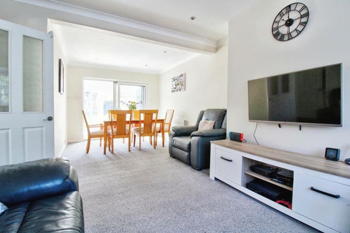 3 bedrooms house for sale in Romford, United Kingdom - Image 3