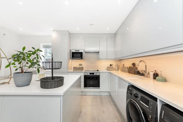 3 bedrooms apartment for sale in Purley, United Kingdom - Image 3