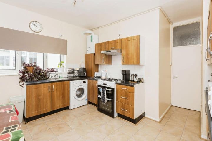 2 bedrooms house for sale in London, United Kingdom - Image 2