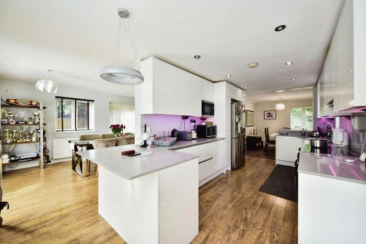 5 bedrooms house for sale in Chatham, United Kingdom - Image 2