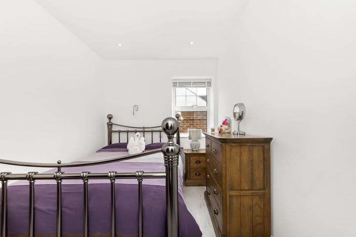 3 bedrooms apartment for sale in Purley, United Kingdom - Image 12