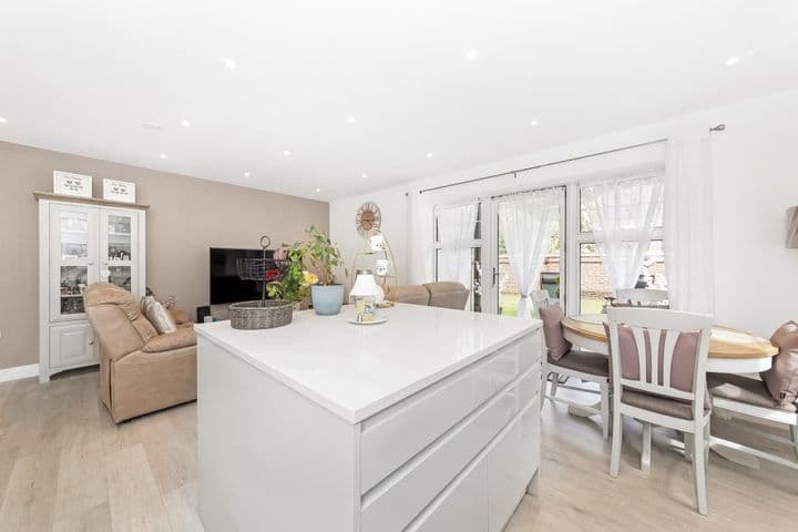 3 bedrooms apartment for sale in Purley, United Kingdom - Image 9