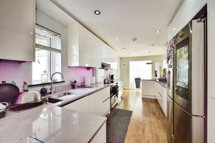 5 bedrooms house for sale in Chatham, United Kingdom - Image 6