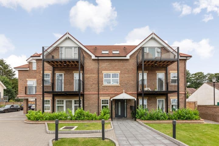 3 bedrooms apartment for sale in Purley, United Kingdom - Image 2