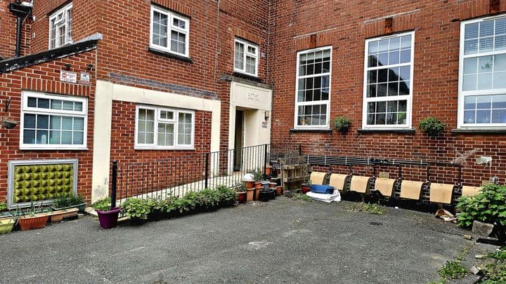 1 bedroom apartment for sale in Plymouth, United Kingdom - Image 5