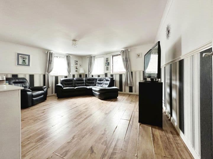 3 bedrooms apartment for sale in Glasgow, United Kingdom - Image 2