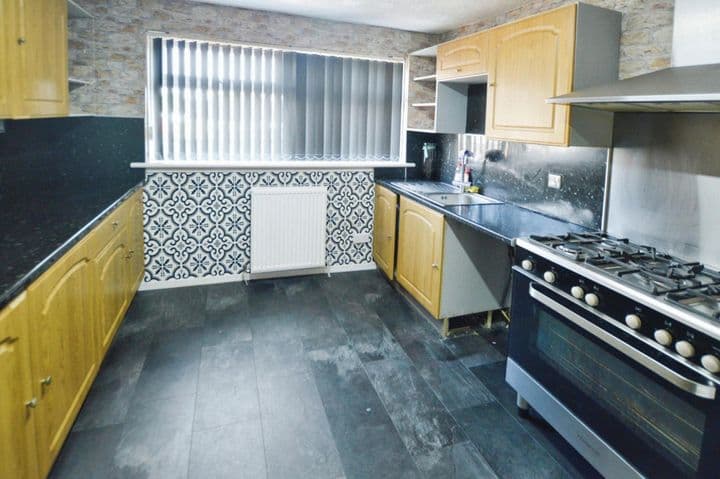 2 bedrooms apartment for sale in Glasgow, United Kingdom - Image 5