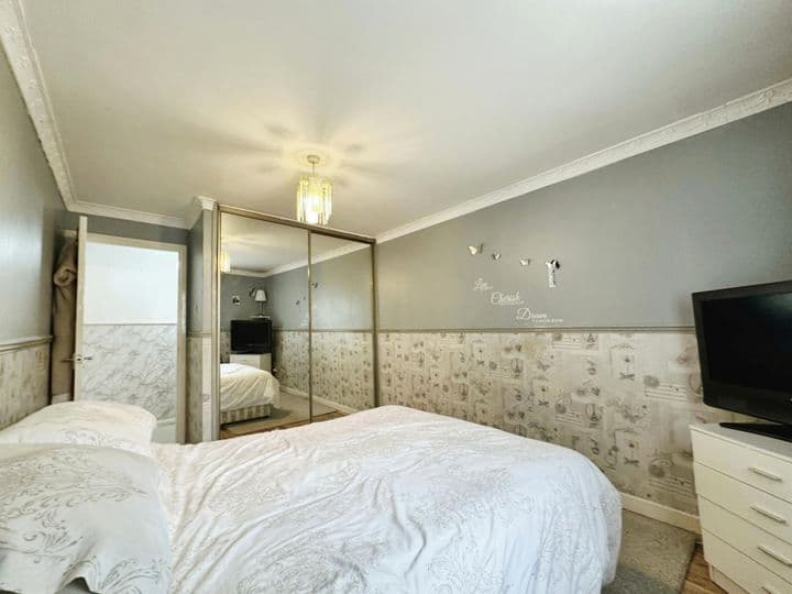 3 bedrooms apartment for sale in Glasgow, United Kingdom - Image 8