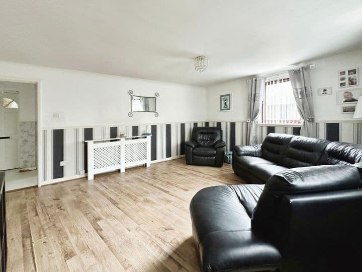 3 bedrooms apartment for sale in Glasgow, United Kingdom - Image 3