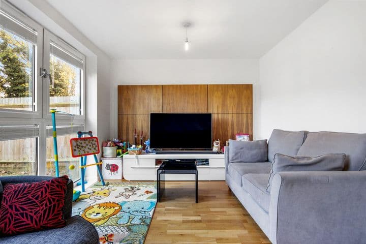 3 bedrooms house for sale in London, United Kingdom - Image 3