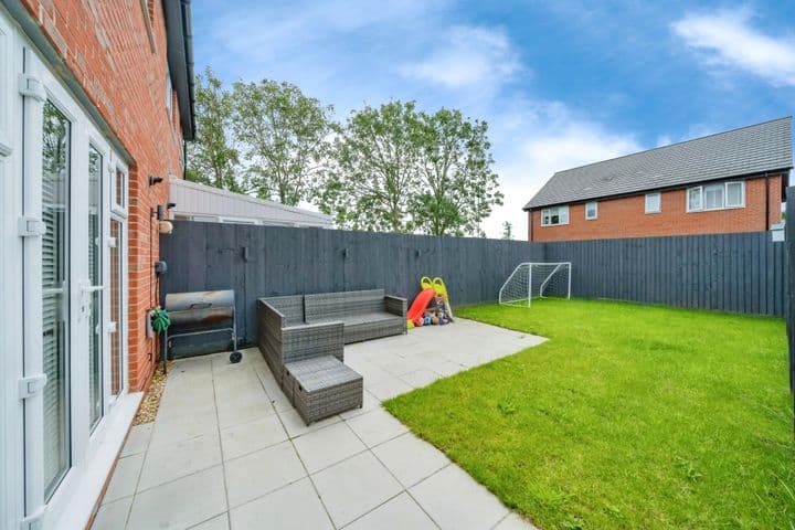 3 bedrooms house for sale in Warrington, United Kingdom - Image 3