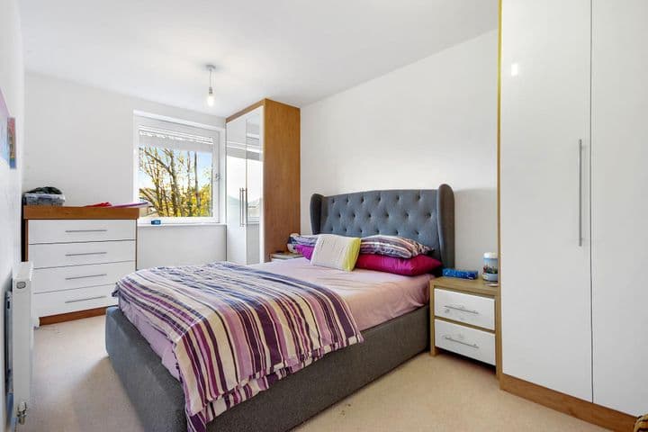 3 bedrooms house for sale in London, United Kingdom - Image 10