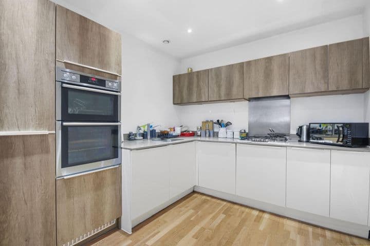 3 bedrooms house for sale in London, United Kingdom - Image 7