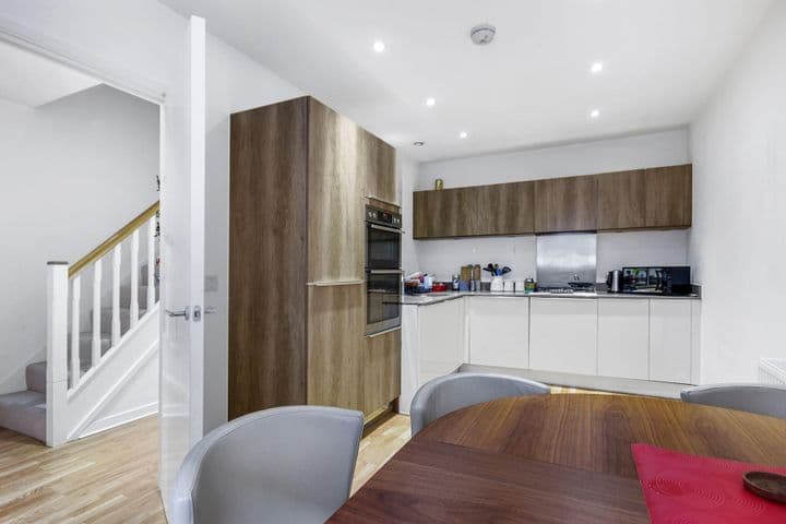 3 bedrooms house for sale in London, United Kingdom - Image 6