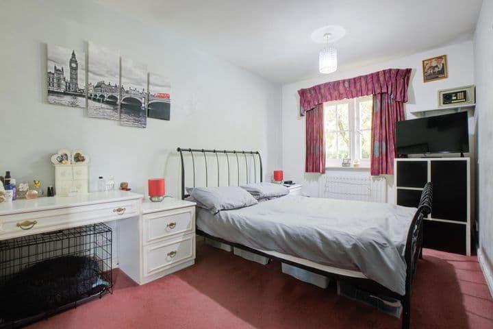 4 bedrooms house for sale in Ashton-Under-Lyne, United Kingdom - Image 8