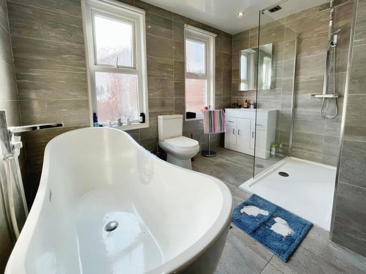 3 bedrooms house for sale in Newcastle Upon Tyne, United Kingdom - Image 4