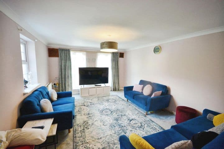 4 bedrooms house for sale in Stevenage, United Kingdom - Image 3