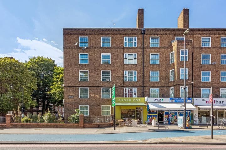 3 bedrooms apartment for sale in London, United Kingdom - Image 9