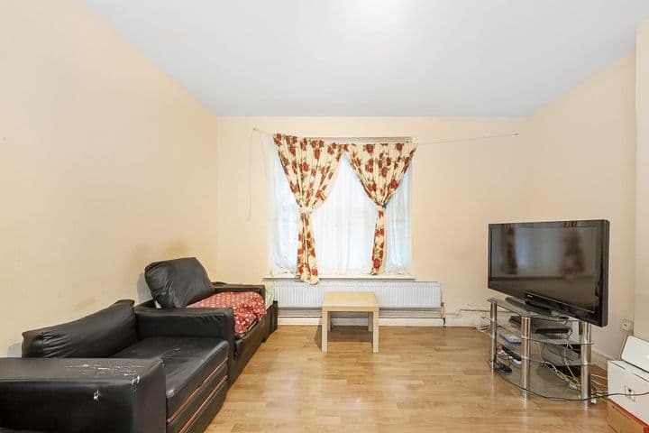 3 bedrooms apartment for sale in London, United Kingdom - Image 4