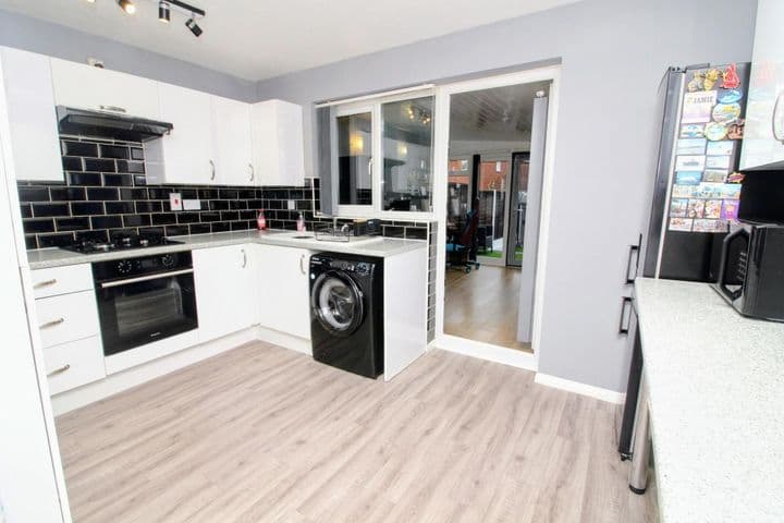 2 bedrooms house for sale in Dagenham, United Kingdom - Image 2