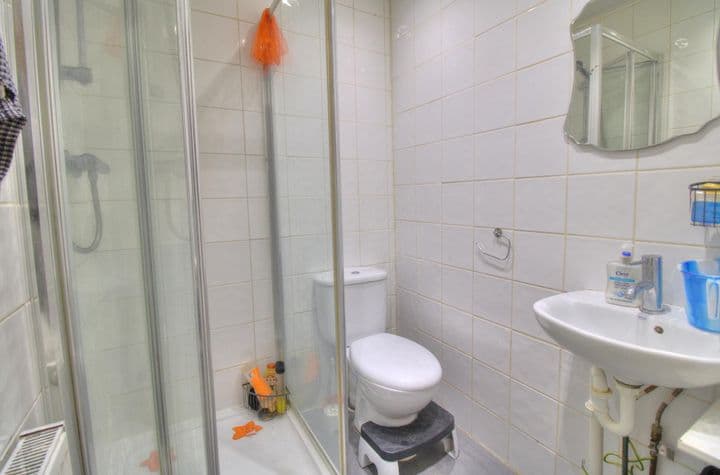 1 bedroom apartment for sale in Reading, United Kingdom - Image 6