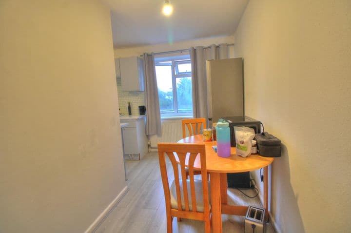 1 bedroom apartment for sale in Reading, United Kingdom - Image 7