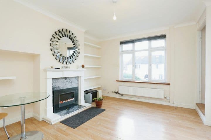 2 bedrooms house for sale in Bromley, United Kingdom - Image 2