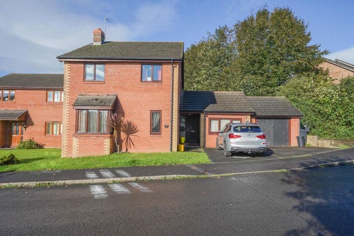 4 bedrooms house for sale in Llanelli, United Kingdom - Image 3