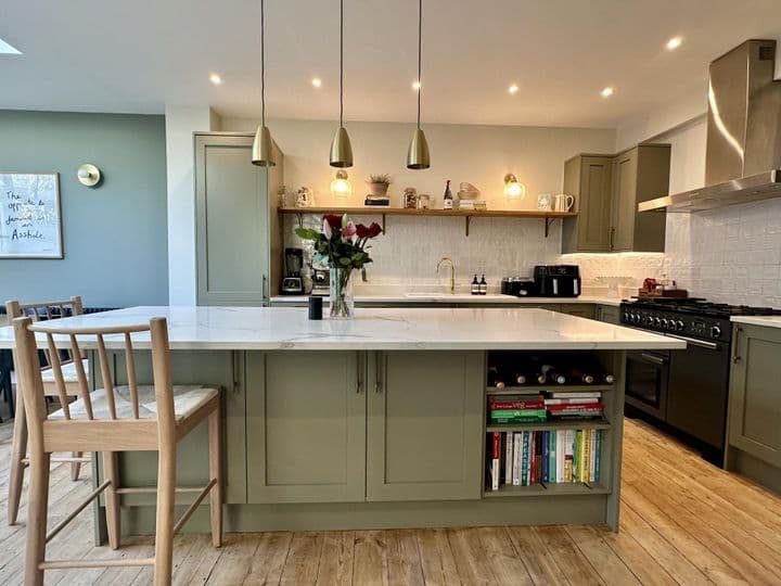 4 bedrooms house for sale in London, United Kingdom - Image 3