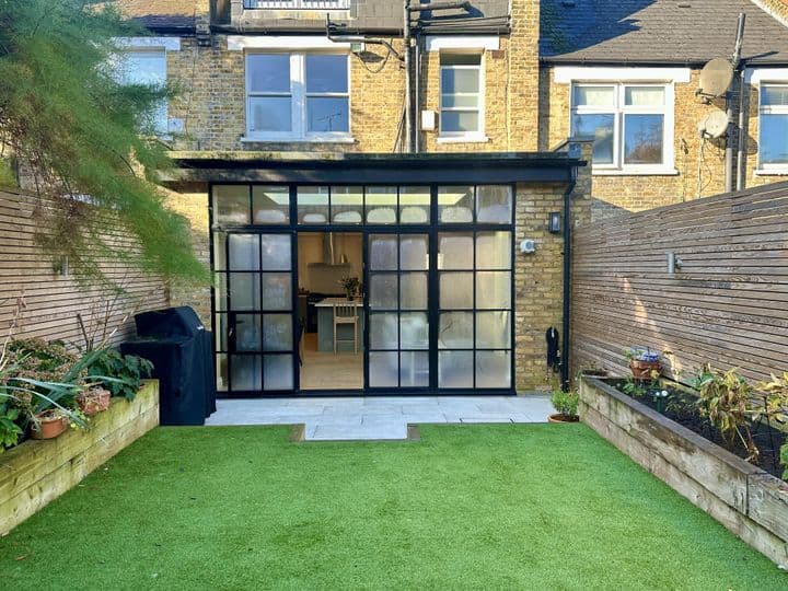 4 bedrooms house for sale in London, United Kingdom - Image 5