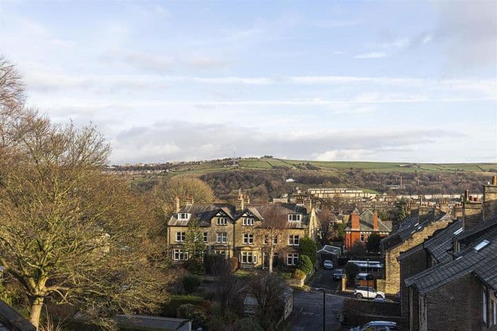 5 bedrooms house for sale in Halifax, United Kingdom - Image 5