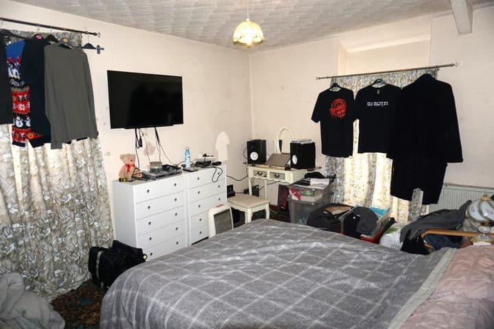 4 bedrooms house for sale in Tonypandy, United Kingdom - Image 12