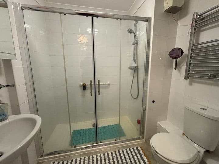 1 bedroom house for sale in Camberley, United Kingdom - Image 7