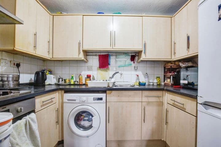 2 bedrooms apartment for sale in Wembley, United Kingdom - Image 6