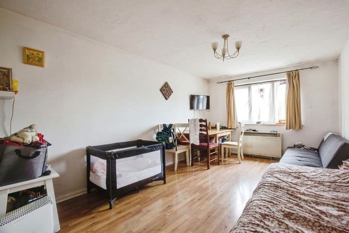 2 bedrooms apartment for sale in Wembley, United Kingdom - Image 2