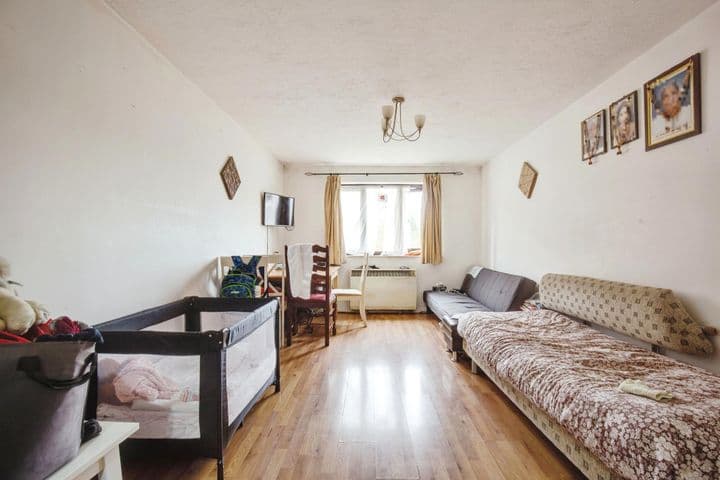 2 bedrooms apartment for sale in Wembley, United Kingdom - Image 4