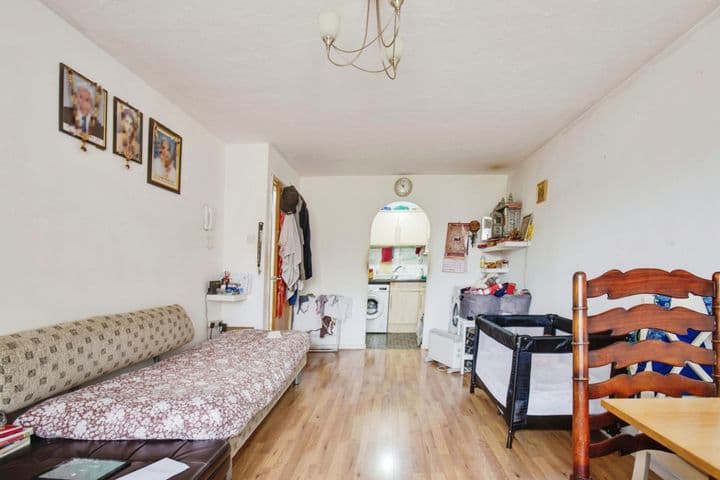 2 bedrooms apartment for sale in Wembley, United Kingdom - Image 3