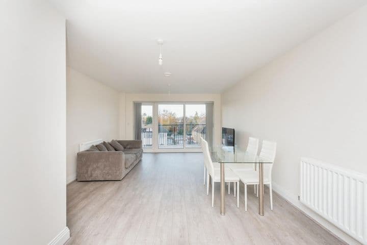 2 bedrooms apartment for sale in Slough, United Kingdom - Image 4