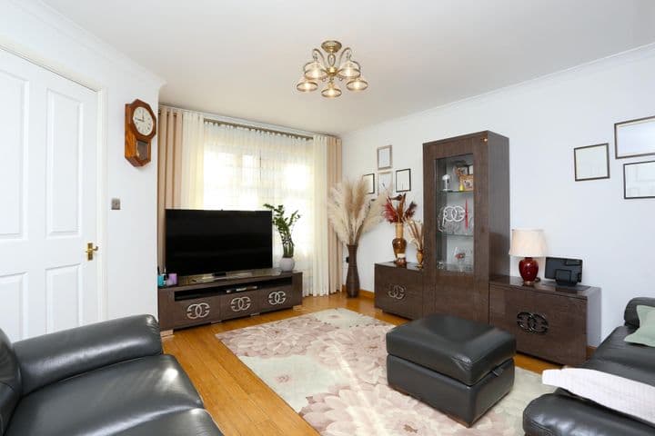 3 bedrooms house for sale in London, United Kingdom - Image 2