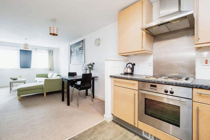 1 bedroom apartment for sale in London, United Kingdom - Image 6