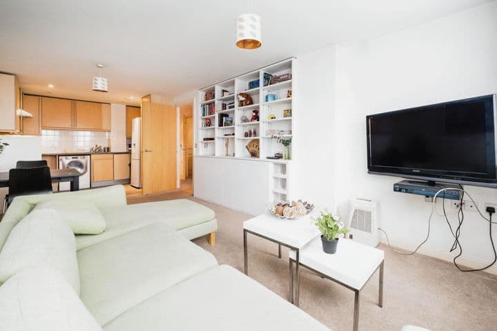 1 bedroom apartment for sale in London, United Kingdom - Image 10