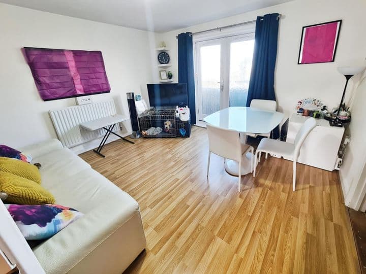 1 bedroom apartment for sale in Milton Keynes, United Kingdom - Image 7