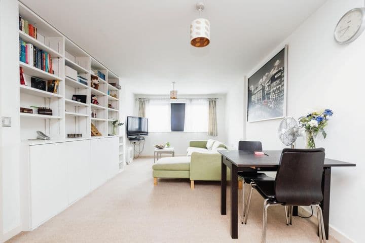 1 bedroom apartment for sale in London, United Kingdom - Image 4