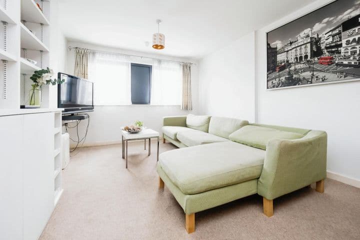 1 bedroom apartment for sale in London, United Kingdom - Image 8