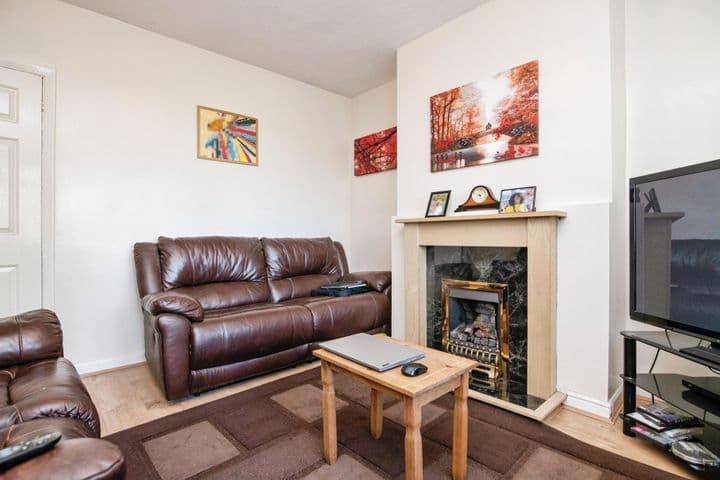 2 bedrooms house for sale in West Bromwich, United Kingdom - Image 6