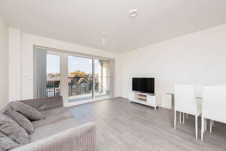 2 bedrooms apartment for sale in Slough, United Kingdom - Image 3