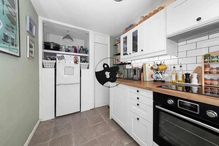 1 bedroom apartment for sale in London, United Kingdom - Image 4